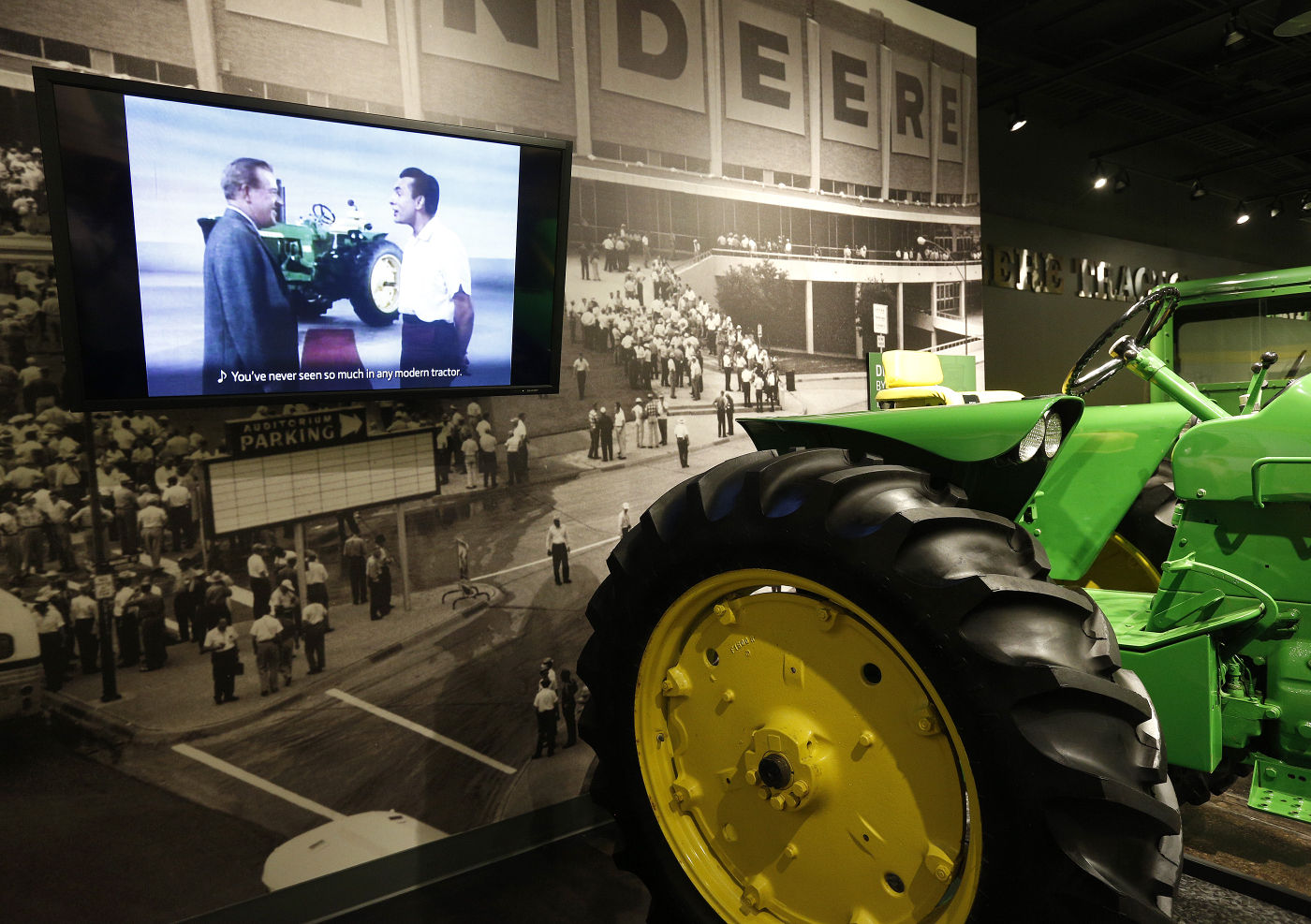 120114mp-John-Deere-tractor-museum-10